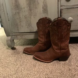 Ariat cowboy boots. NEED TO SELL!!